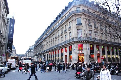 shops in champs elysee.